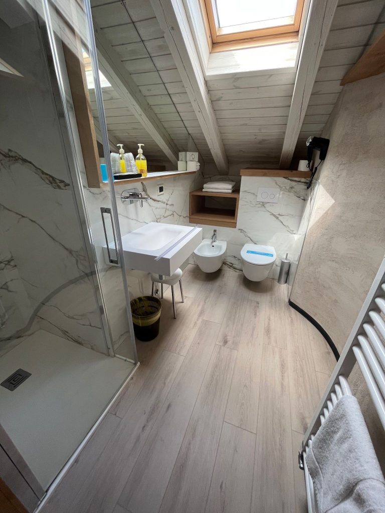 Suite Mansardata ciclamino